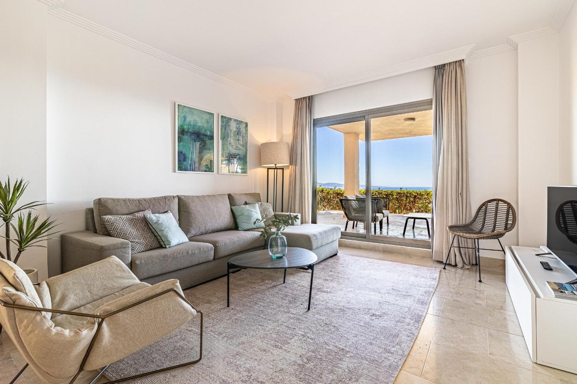 Large 3-Bedroom Nestled In Golf Paradise Estepona Dış mekan fotoğraf