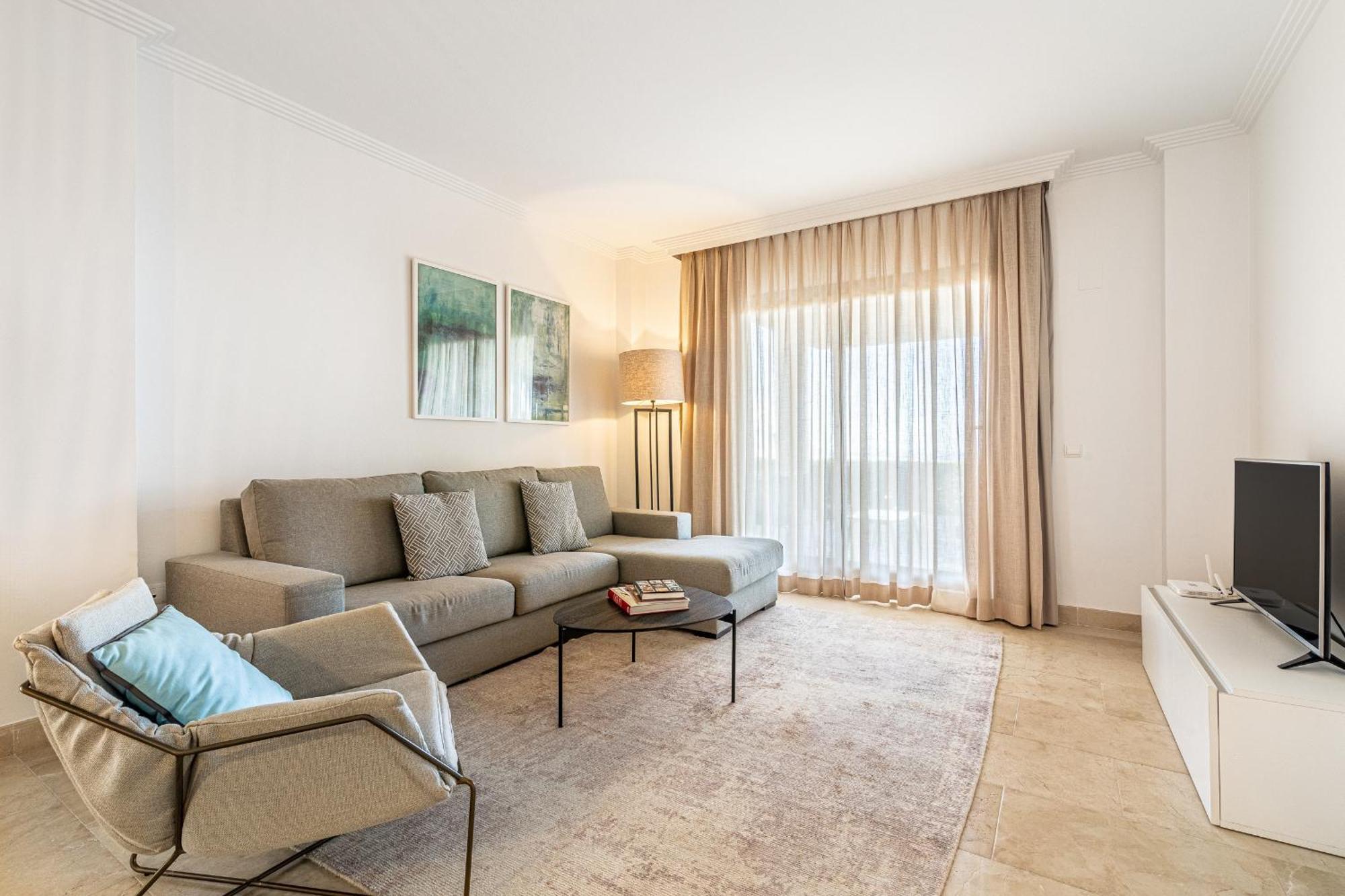Large 3-Bedroom Nestled In Golf Paradise Estepona Dış mekan fotoğraf