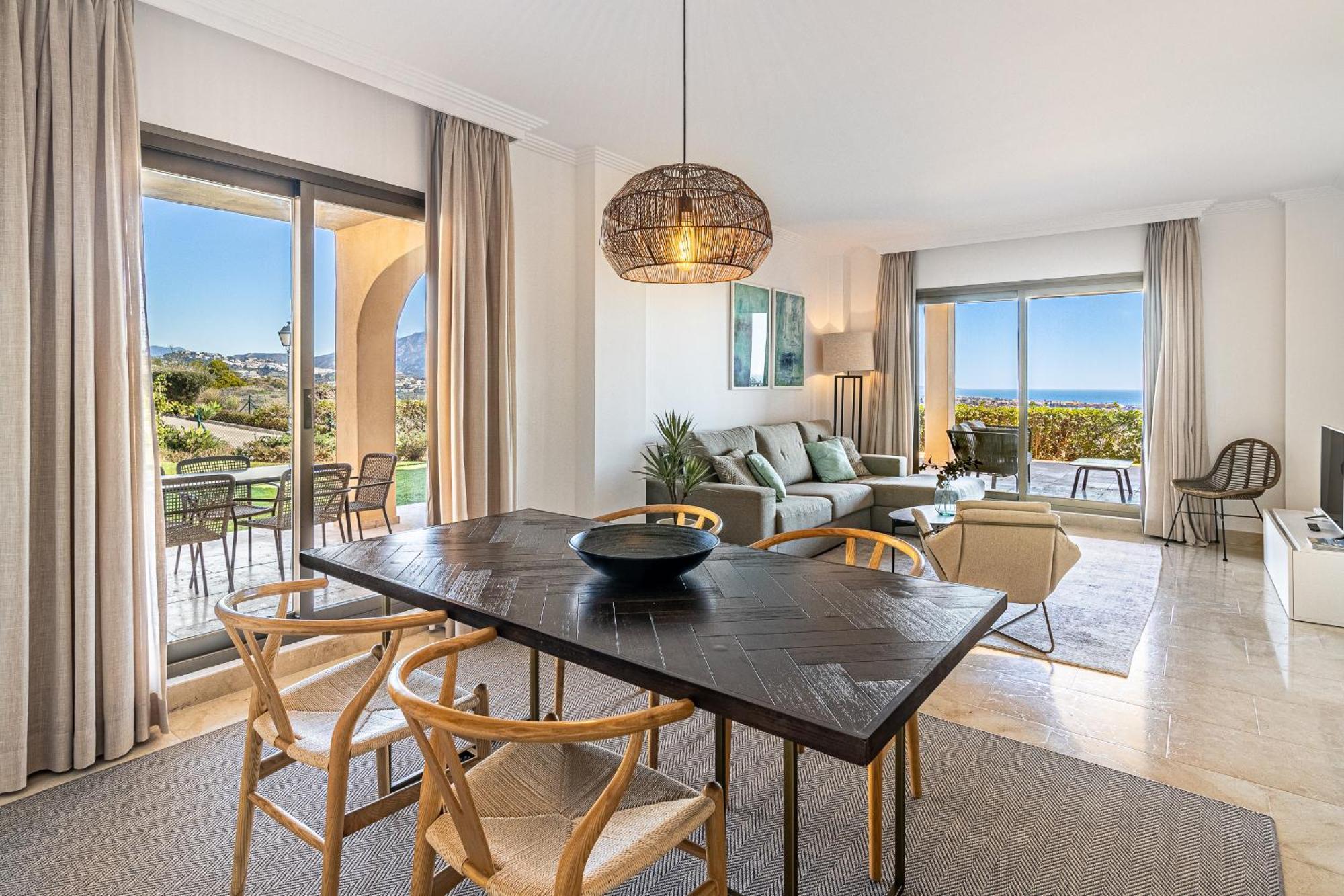 Large 3-Bedroom Nestled In Golf Paradise Estepona Dış mekan fotoğraf