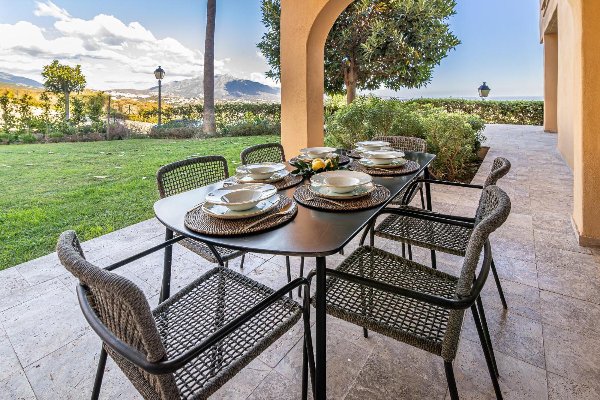 Large 3-Bedroom Nestled In Golf Paradise Estepona Dış mekan fotoğraf