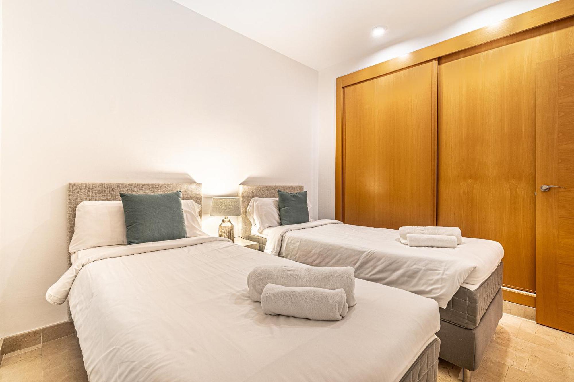 Large 3-Bedroom Nestled In Golf Paradise Estepona Dış mekan fotoğraf