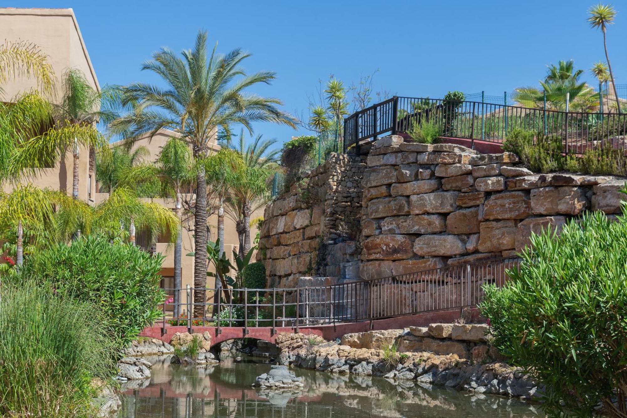 Large 3-Bedroom Nestled In Golf Paradise Estepona Dış mekan fotoğraf